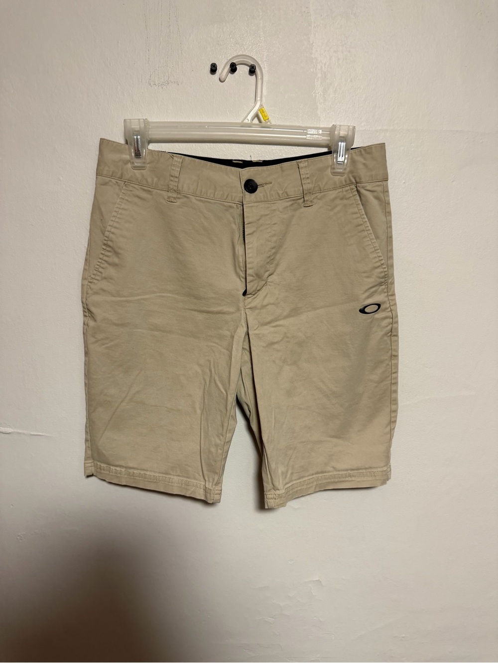 Oakley Men’s Khaki Flat-Front Shorts